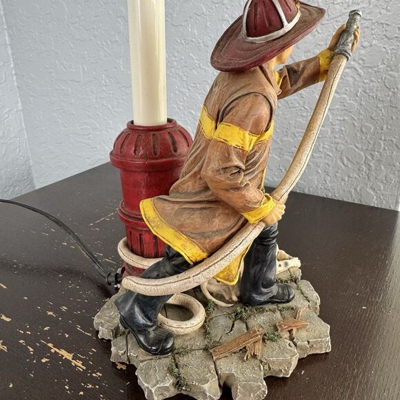 Vintage Fireman Statue Lamp w Hose, Hydrant & Dalmation Light Works - Realistic - Picture 6 of 12